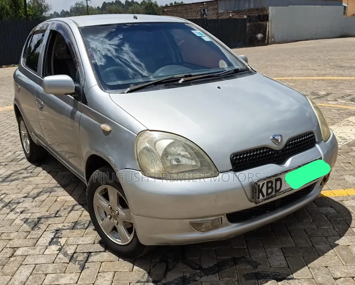 Toyota Vitz 2002 Silver