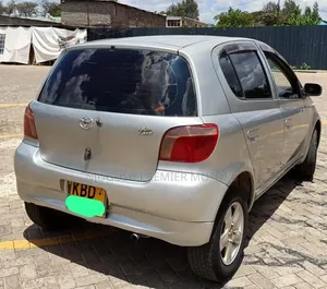Toyota Vitz 2002 Silver