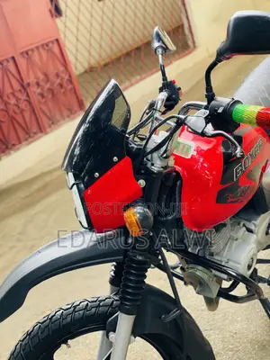 Bajaj Boxer 125 2025 Red