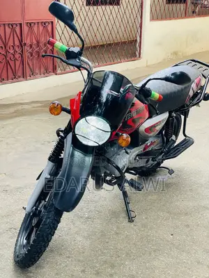 Bajaj Boxer 125 2025 Red