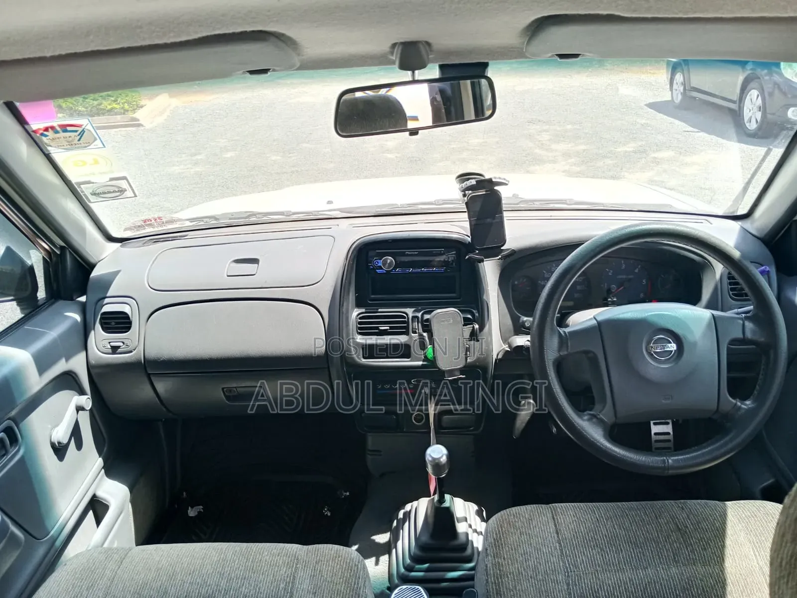 Nissan NP300 2010 White