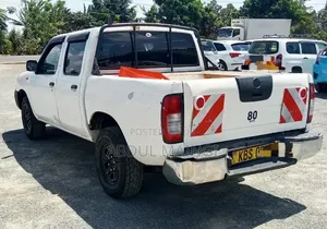 Nissan NP300 2010 White