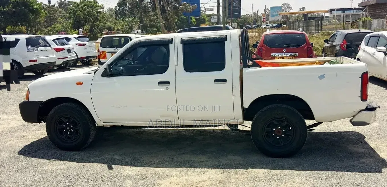 Nissan NP300 2010 White