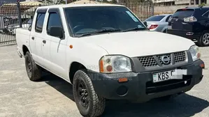 Nissan NP300 2010 White