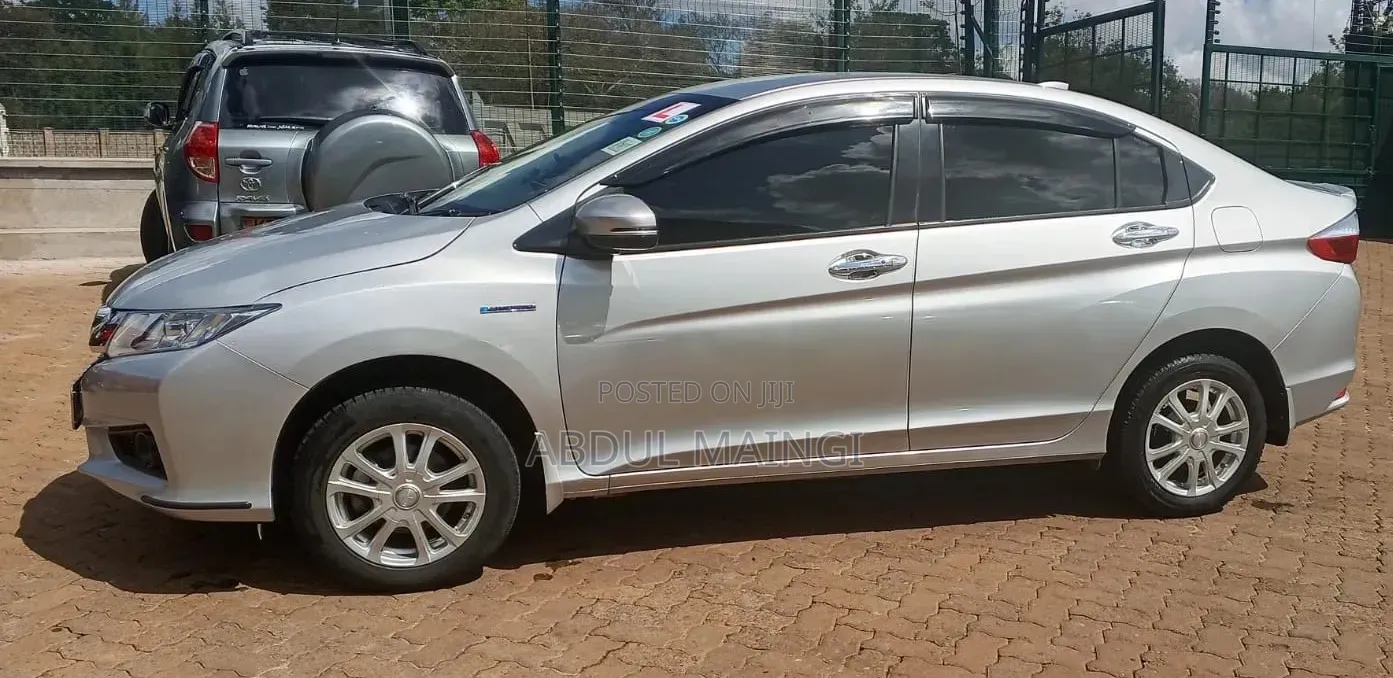 Honda Grace 2017 Silver
