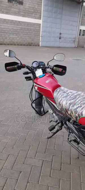 Honda CB 2022 Red
