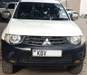 Mitsubishi L200 2012 White