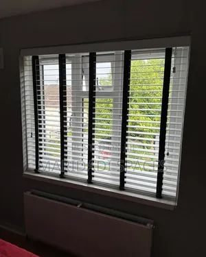 Adjustable Slats for Easy Light Control Venetian Blinds
