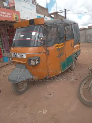 Piaggio 2017 Yellow