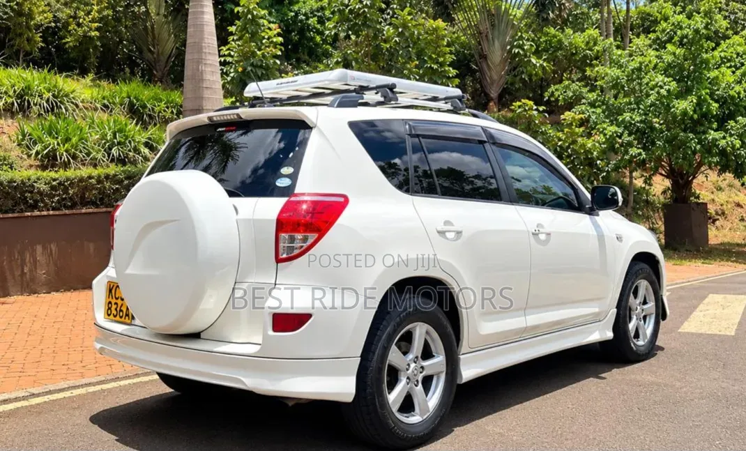 Toyota RAV4 4x4 2009 White