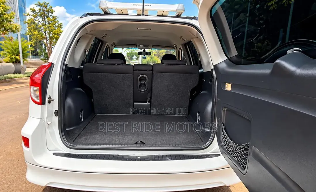 Toyota RAV4 4x4 2009 White