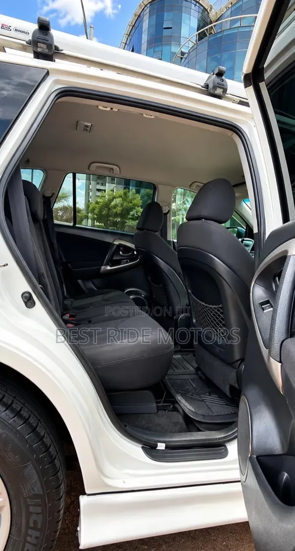 Toyota RAV4 4x4 2009 White