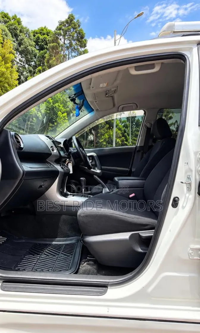 Toyota RAV4 4x4 2009 White