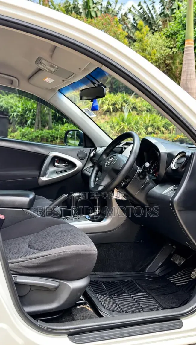 Toyota RAV4 4x4 2009 White