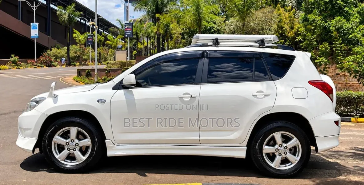 Toyota RAV4 4x4 2009 White