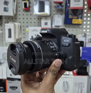 Canon Eos 77D + 18-55mm Kit Lens