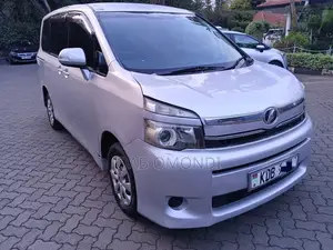 Toyota Voxy V 2WD 7-Seater 2013 Silver