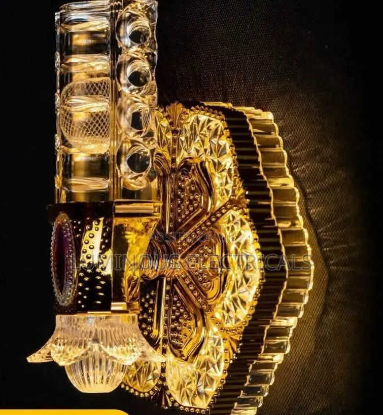 Luxury Crystal LED Wall Sconce Light Elegant Golden Bracket Lamp
