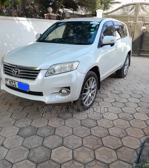 Toyota Vanguard 2011 White