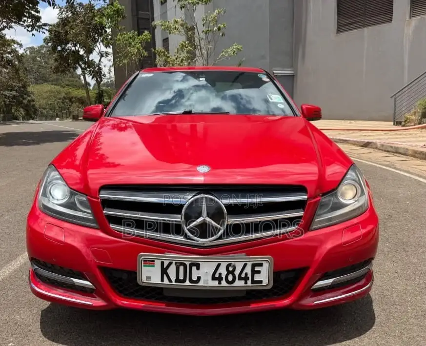 Mercedes-Benz C180 2014 Red