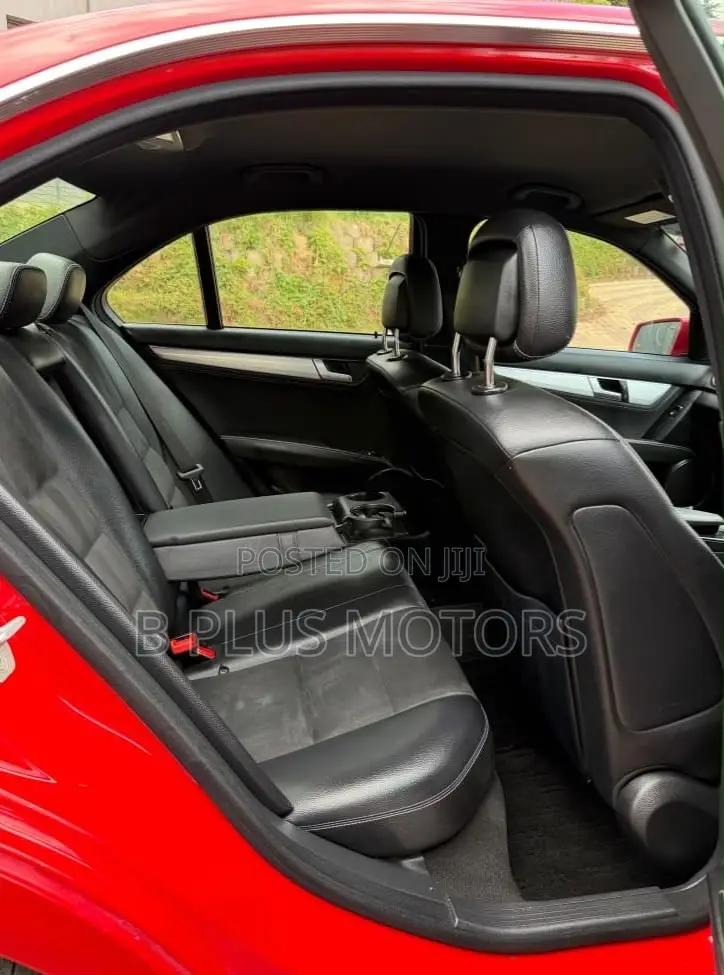 Mercedes-Benz C180 2014 Red