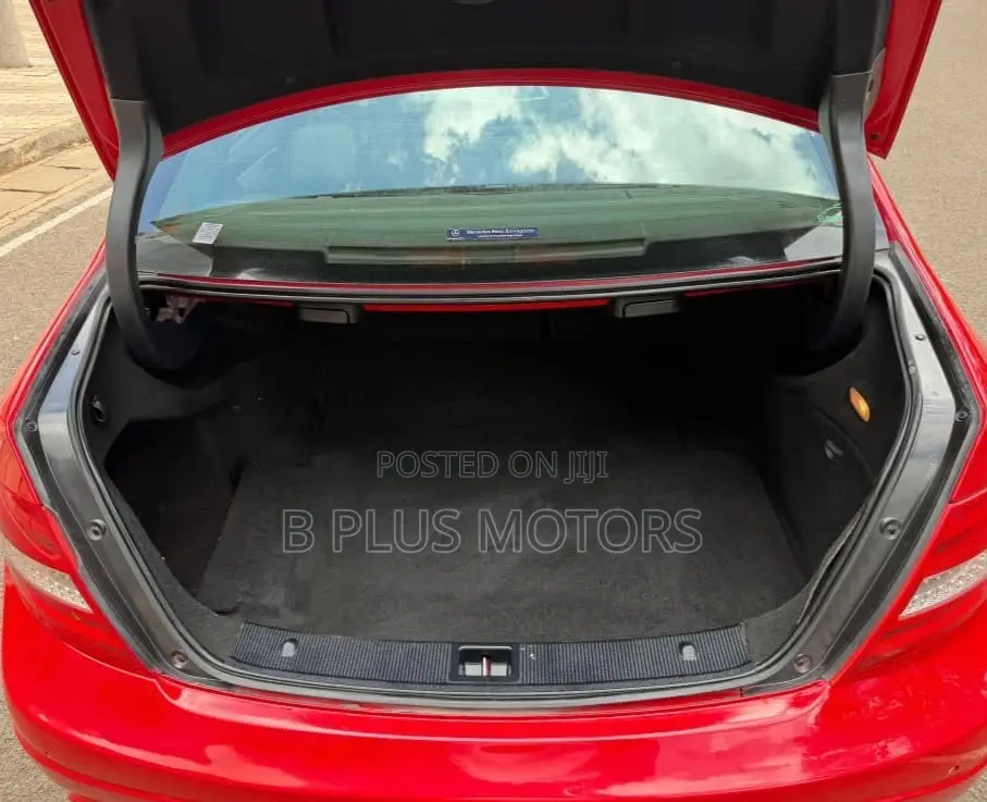 Mercedes-Benz C180 2014 Red