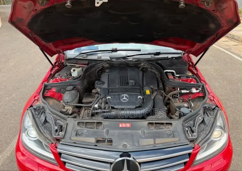 Mercedes-Benz C180 2014 Red