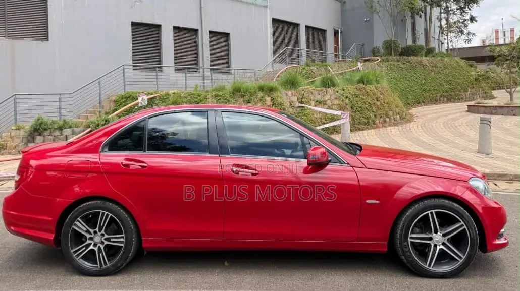 Mercedes-Benz C180 2014 Red