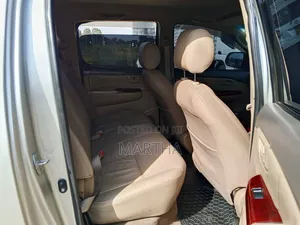 Toyota Hilux 2012 Gray