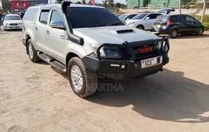 Toyota Hilux 2012 Gray