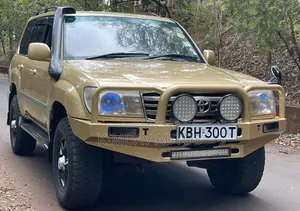 Toyota Land Cruiser HDJ 100 2003 Gold