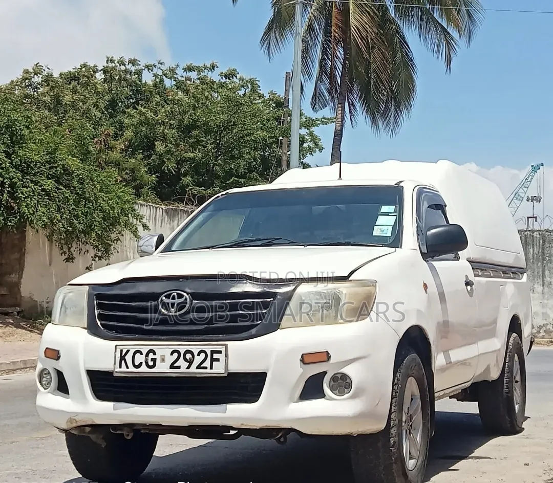 Toyota Hilux 2013 White
