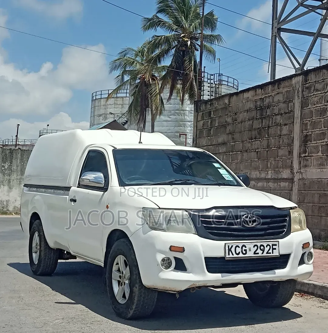 Toyota Hilux 2013 White
