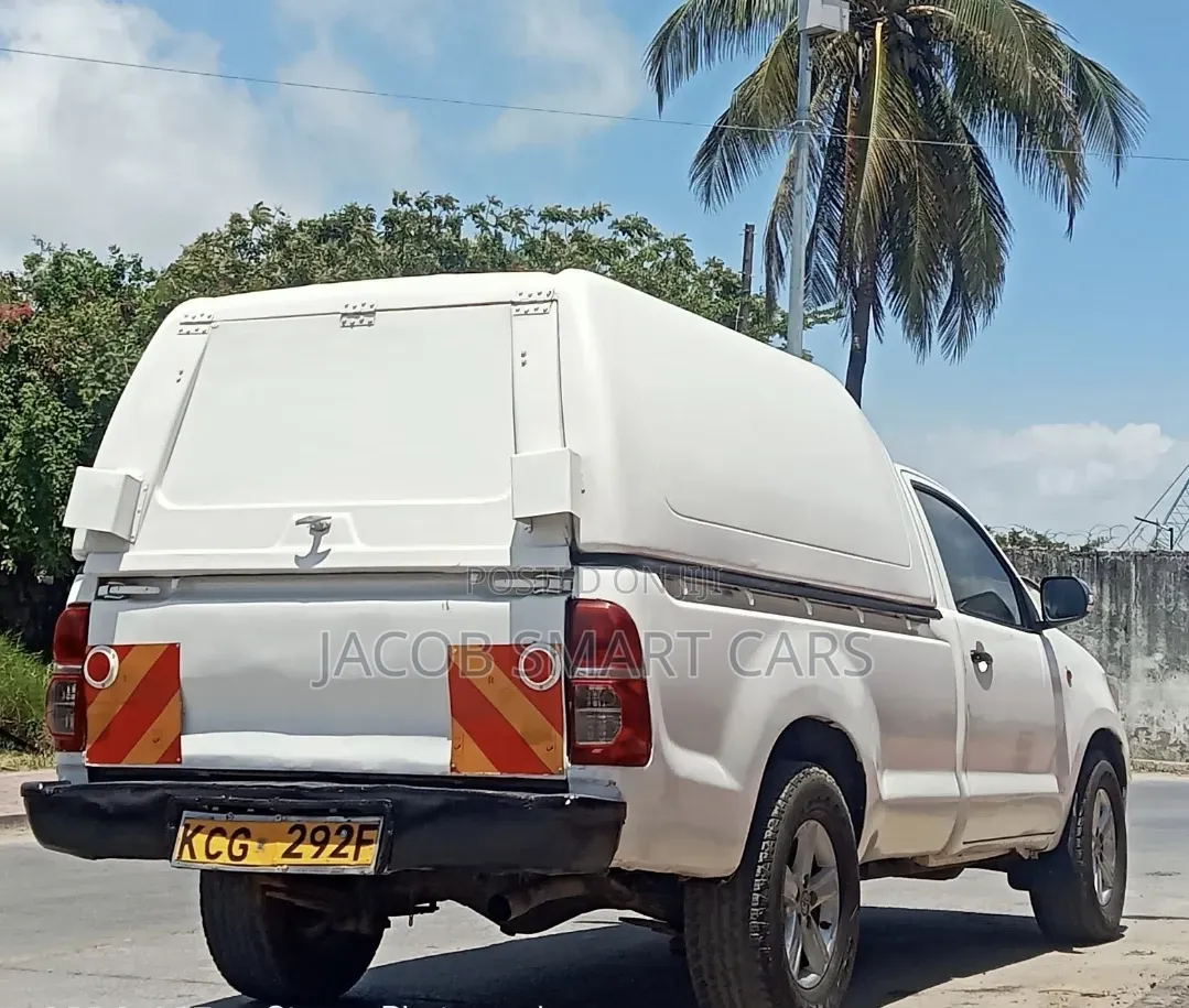 Toyota Hilux 2013 White