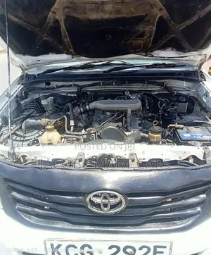Toyota Hilux 2013 White