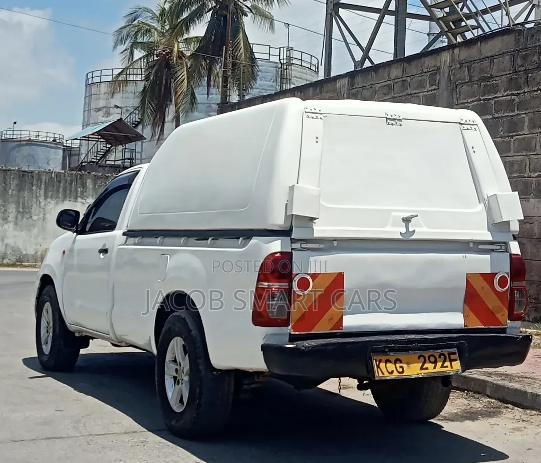 Toyota Hilux 2013 White