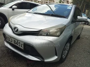 Toyota Vitz 1.0 FWD 5dr 2015 Silver