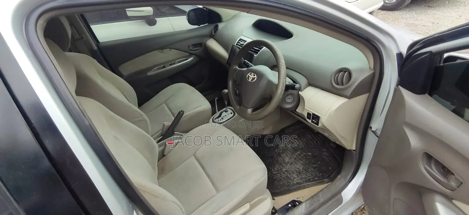 Toyota Belta 2010 Silver