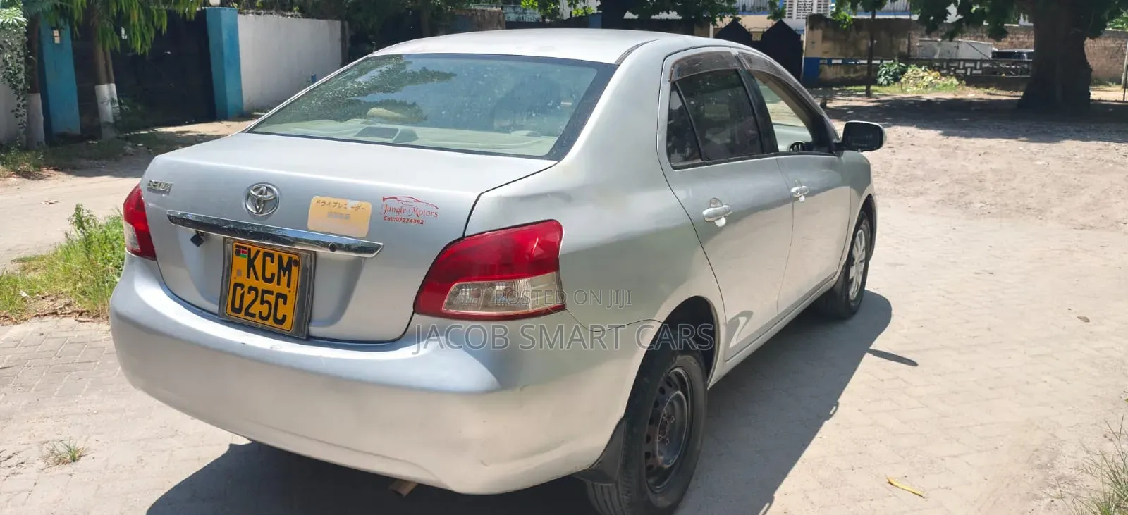 Toyota Belta 2010 Silver