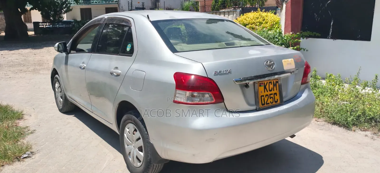 Toyota Belta 2010 Silver