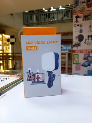 USB-C Rechargeable Phone Light for Vlogging and Video Calls