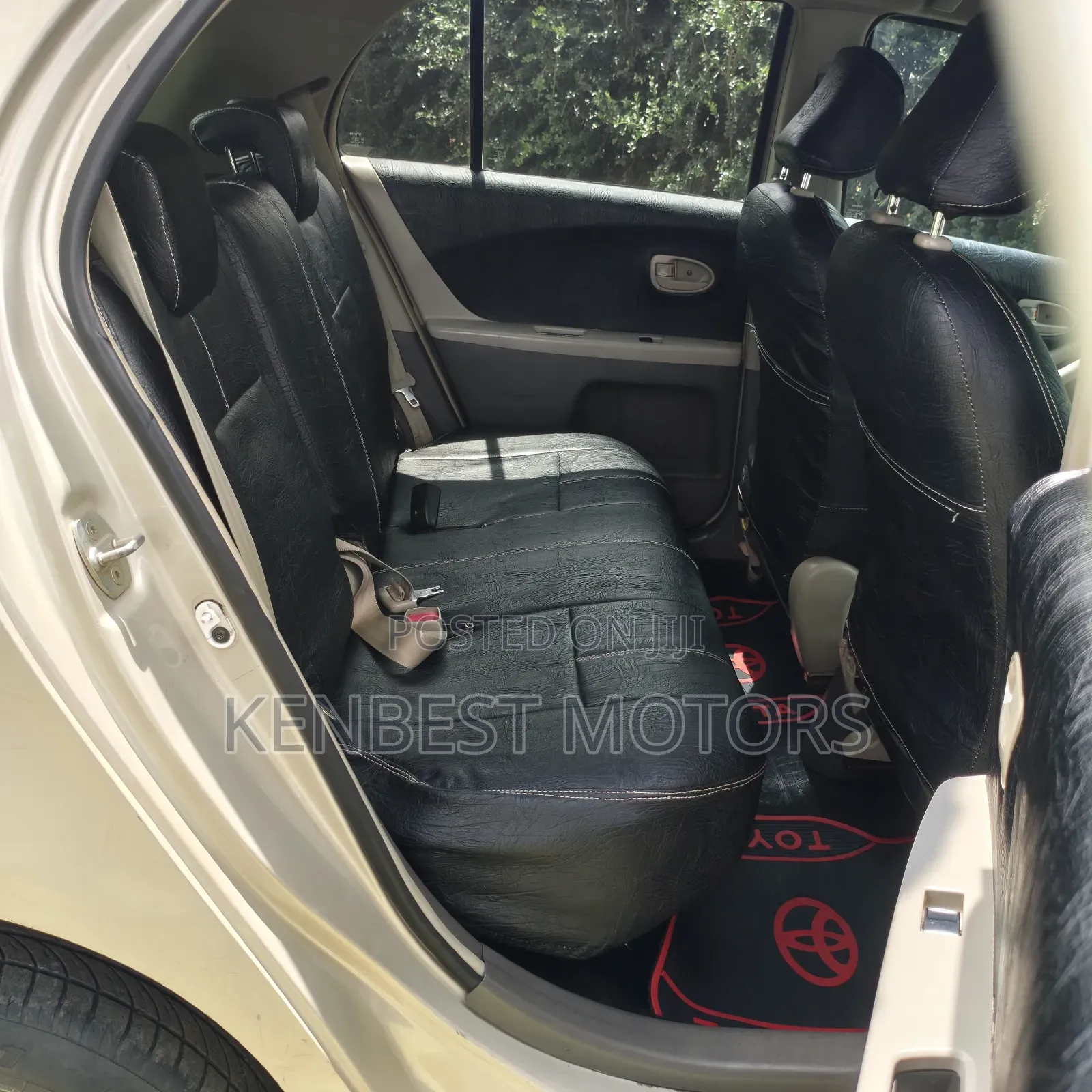 Toyota Vitz 2010 Gold