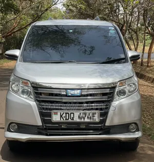 Toyota Noah 2.0 AWD (8 Seater) 2016 Silver