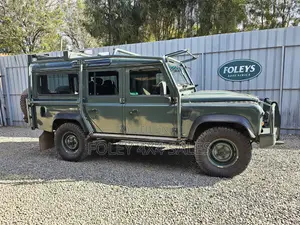 Land Rover Defender Puma 110 2.4 TD 2011 Green