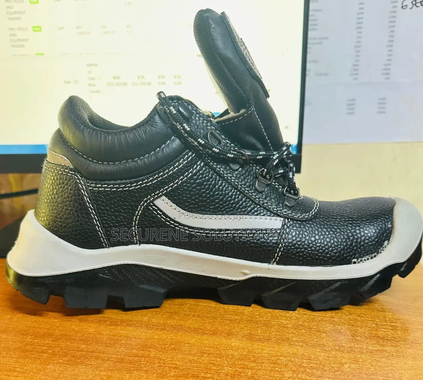 Low Cut Ace Duma Safety Boot (With a Gray Strip)