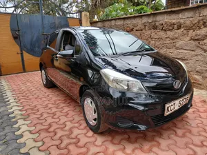 Toyota Vitz 1.3 FWD 5dr 2012 Black