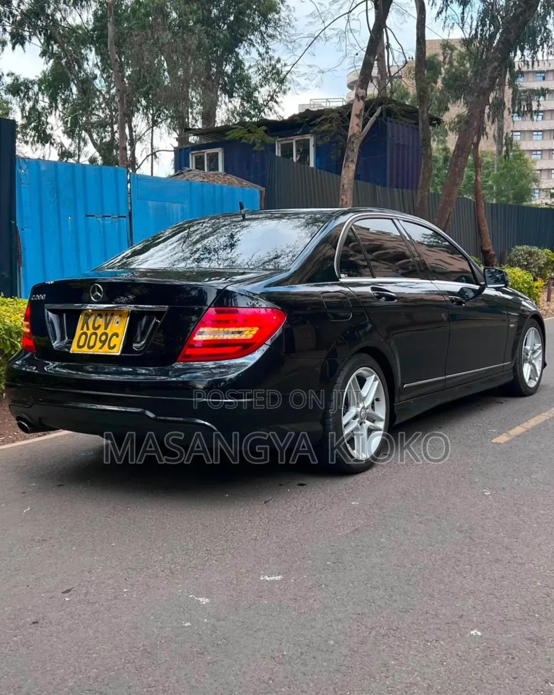 Mercedes-Benz C200 2013 Black
