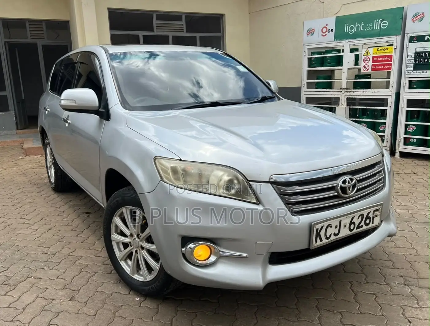 Toyota Vanguard 2010 Silver