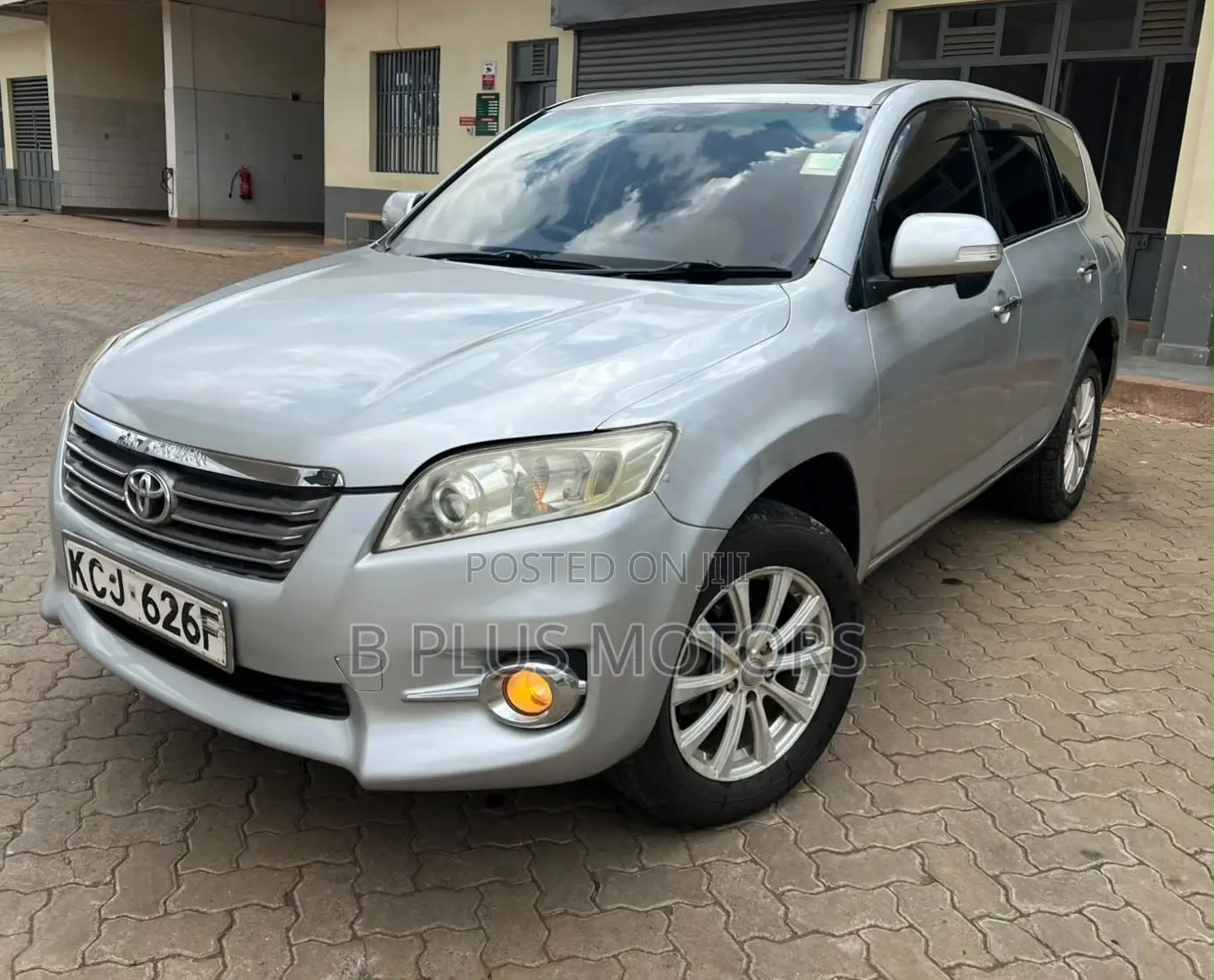 Toyota Vanguard 2010 Silver