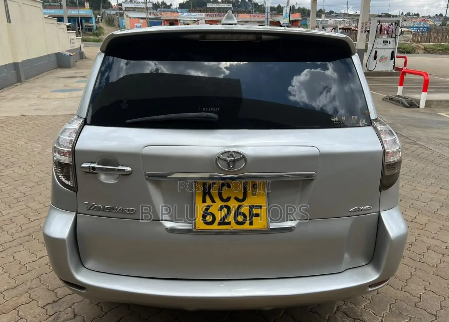 Toyota Vanguard 2010 Silver